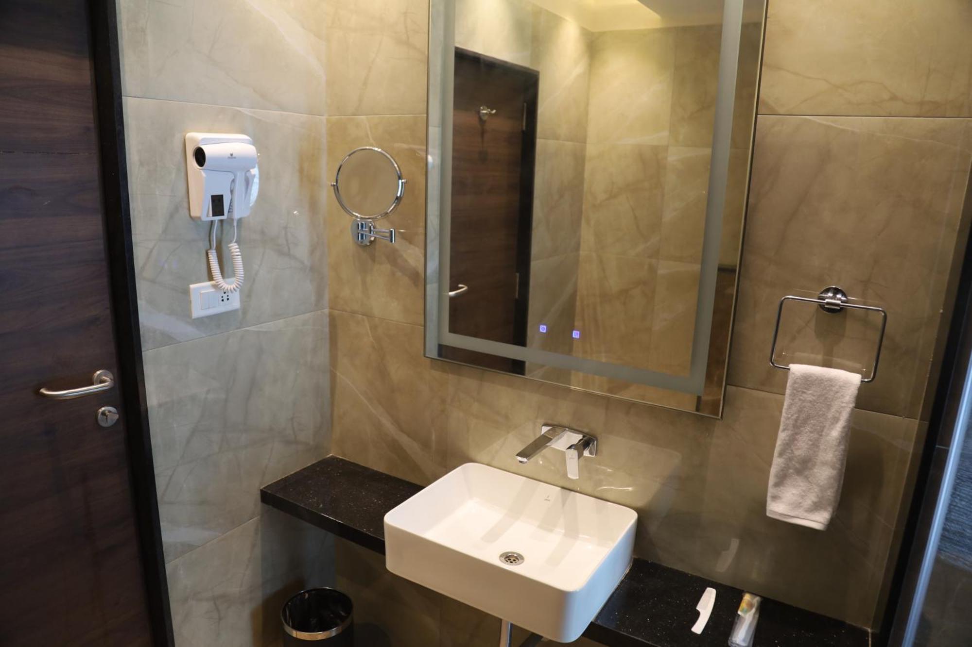 Kings Bury Inn Kumbakonam Dış mekan fotoğraf