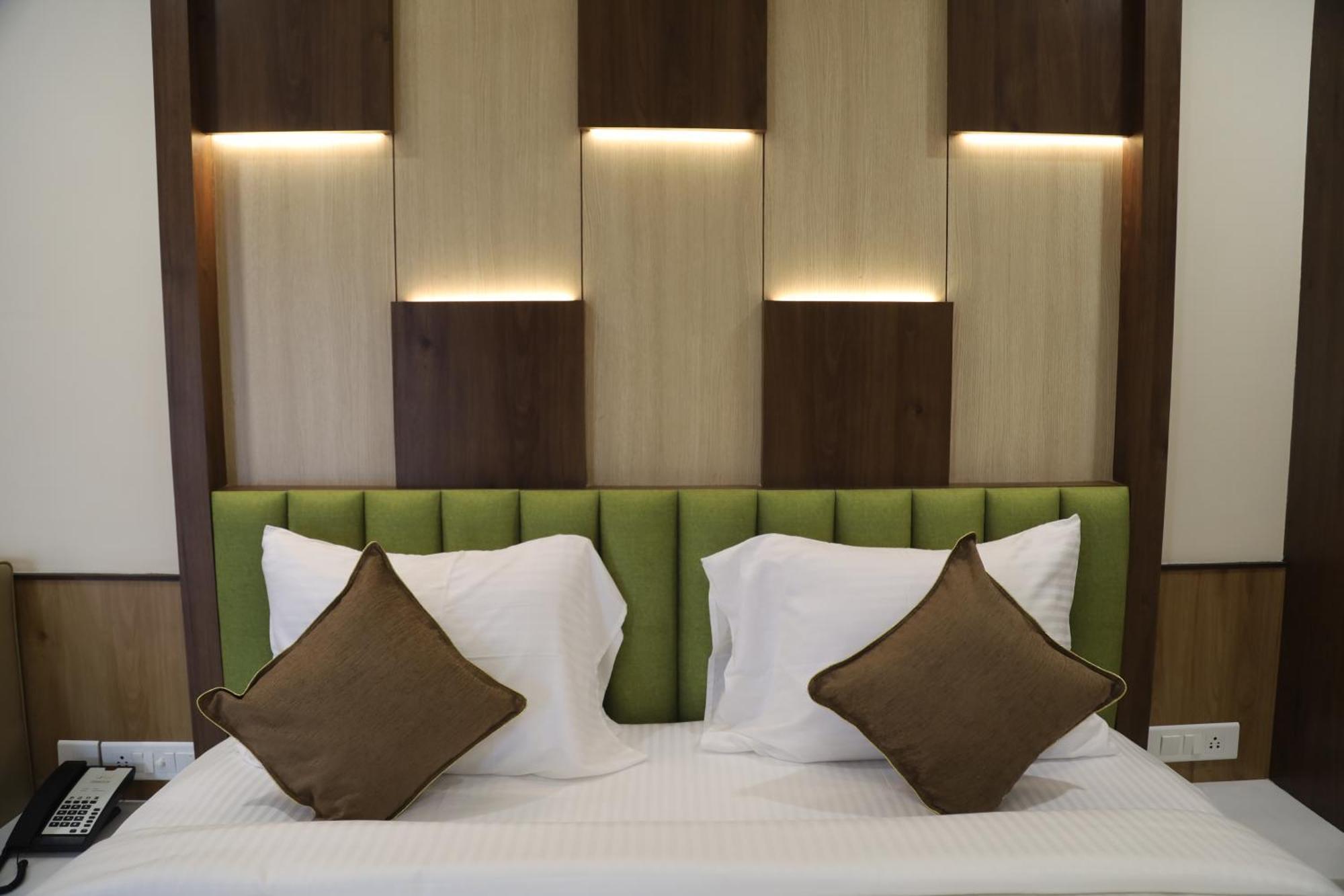 Kings Bury Inn Kumbakonam Dış mekan fotoğraf
