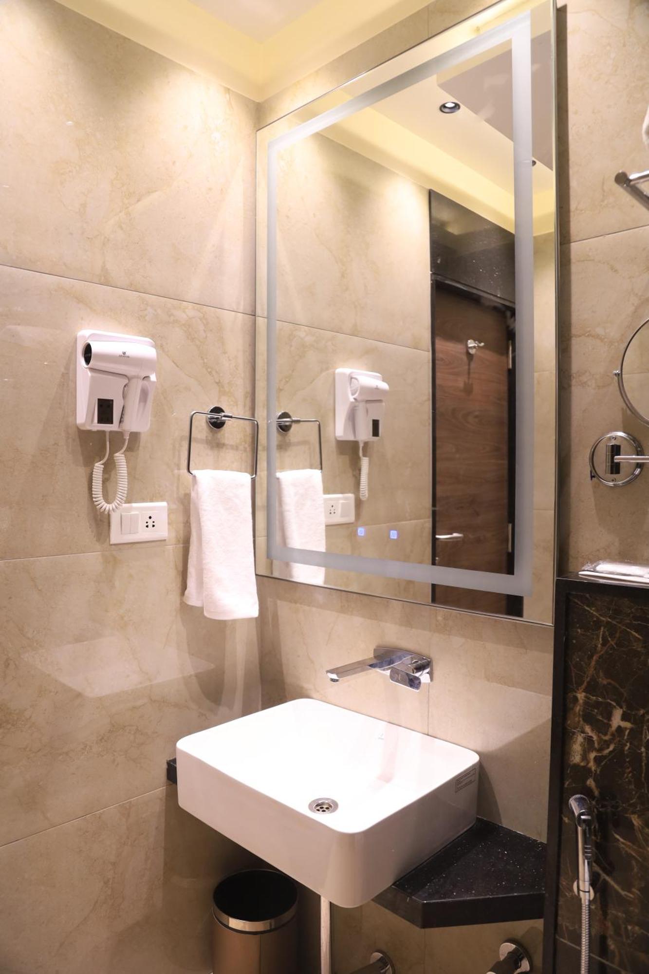 Kings Bury Inn Kumbakonam Dış mekan fotoğraf